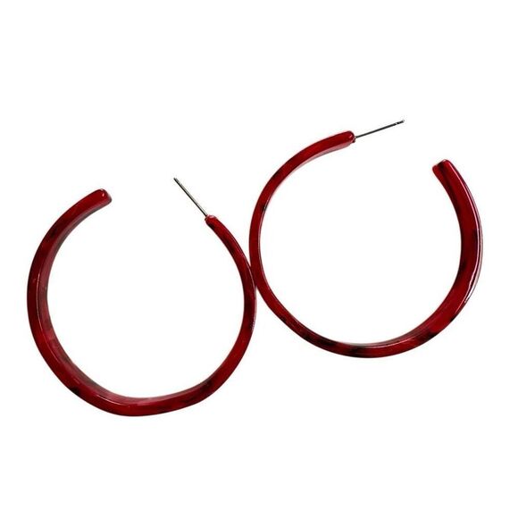 Red marbled lucite hoop earrings - Picture 8 of 8
